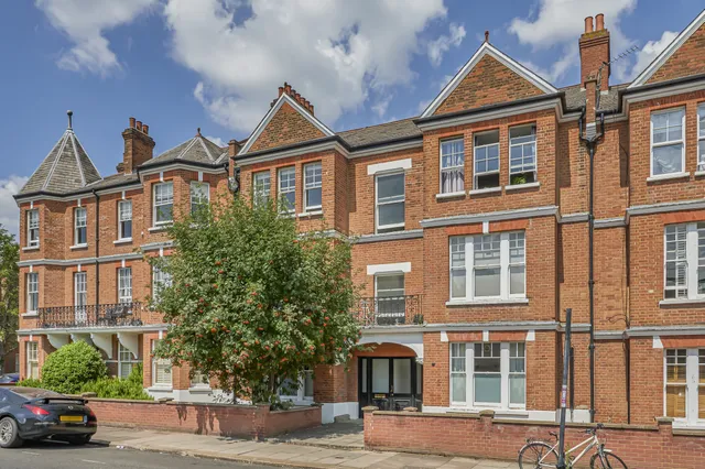Cecil Mansions, Marius Road, London, SW17 7QN