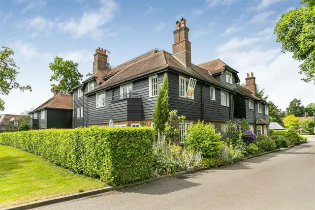 Flat 15, East Wood Wall Hall Drive, Watford WD25 8BX