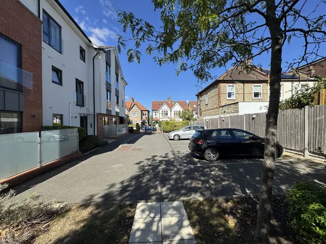 238 High Road, London N2 9AH