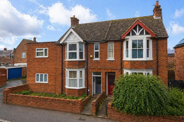 18 Oxford Road, Canterbury CT1 3QF