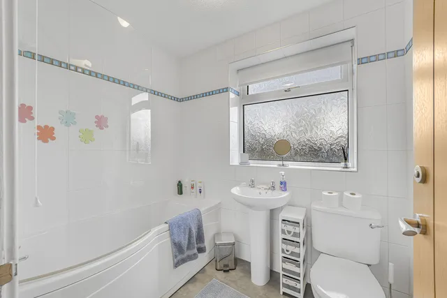 27 Newstead Close, Poynton SK12 1ES