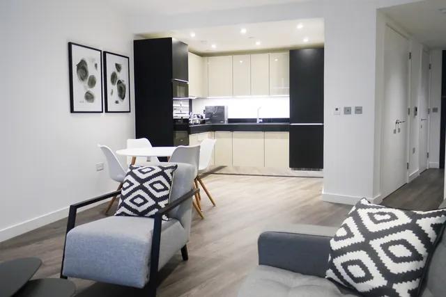 Apartment 109, 1 Chaucer Gardens, London E1 8QF