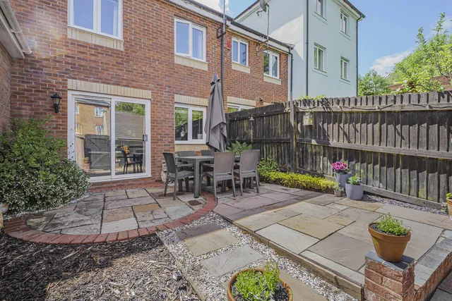 5 Dragon Way, Hengoed CF82 6GT