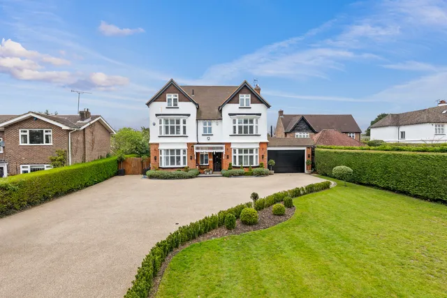 143 Westhall Road, Warlingham CR6 9HJ