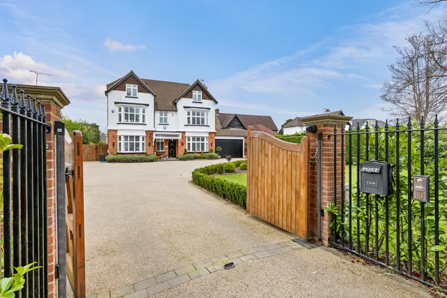 143 Westhall Road, Warlingham CR6 9HJ
