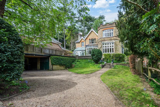 38 Park Road, Kenley CR8 5AQ