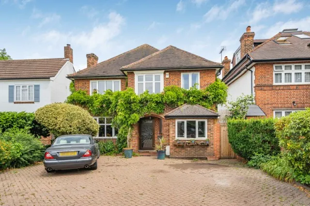 115 Coombe Road, New Malden KT3 4RE
