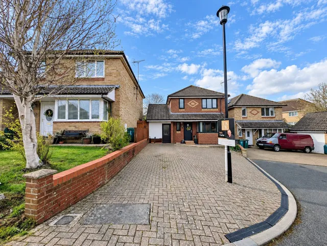 3 Oakhills, Shanklin PO37 7QJ
