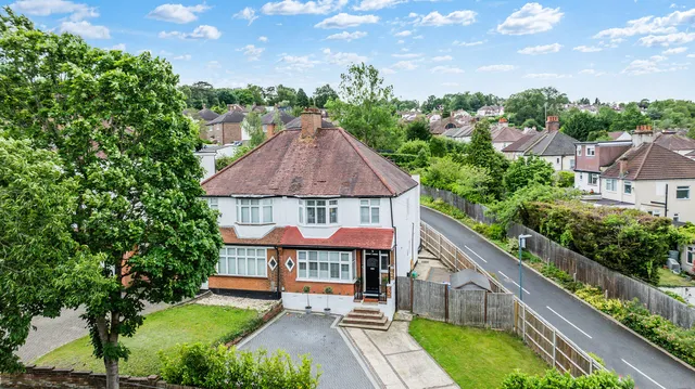 2 Portnalls Rise, Coulsdon CR5 3DA