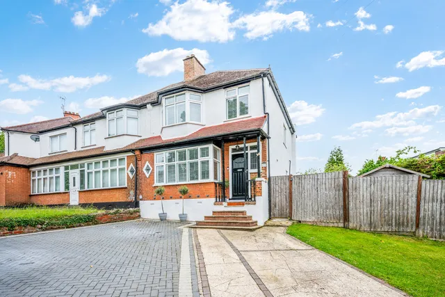 2 Portnalls Rise, Coulsdon CR5 3DA