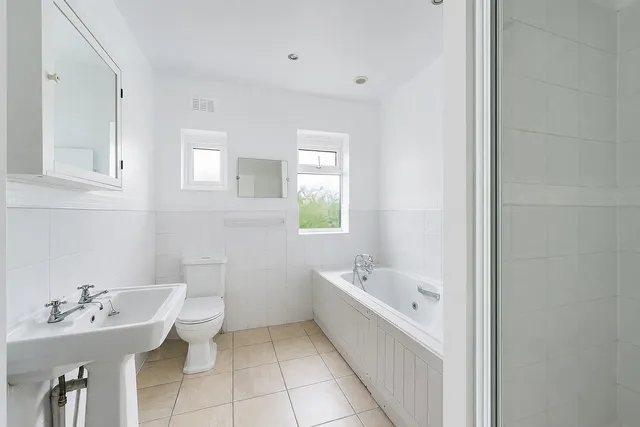 2 Portnalls Rise, Coulsdon CR5 3DA