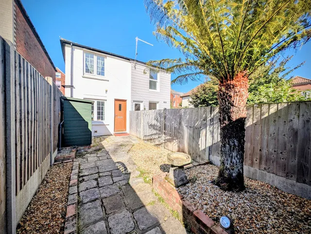 9 Moorgreen Road, Cowes PO31 7LJ