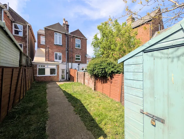 208 Park Road, Cowes PO31 7NE
