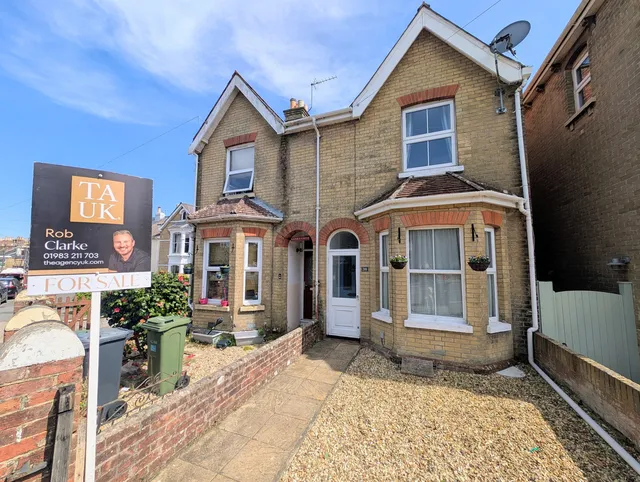 208 Park Road, Cowes PO31 7NE