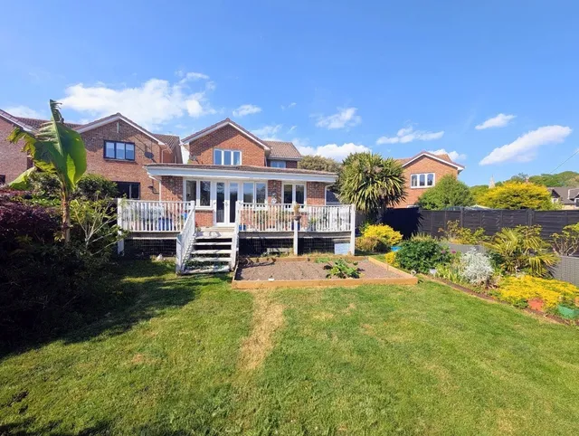 Whispers Walkers Lane, Newport PO30 3JZ