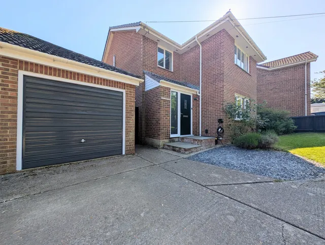 Whispers Walkers Lane, Newport PO30 3JZ