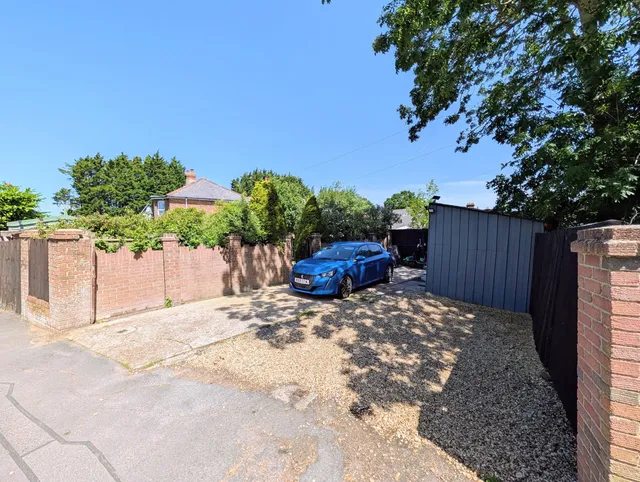 126 Fairlee Road, Newport PO30 2EN
