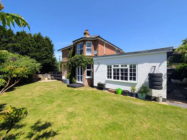 126 Fairlee Road, Newport PO30 2EN