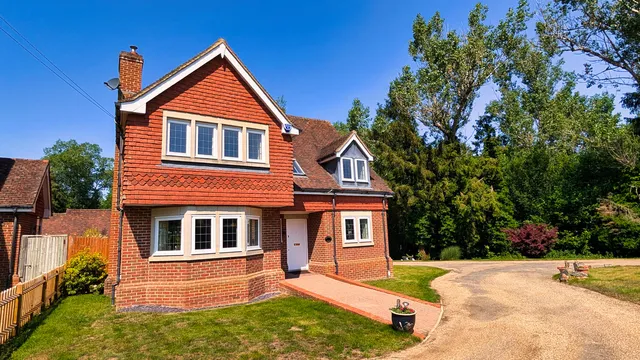 Bluebird House Maidstone Road, Tonbridge TN12 8DB