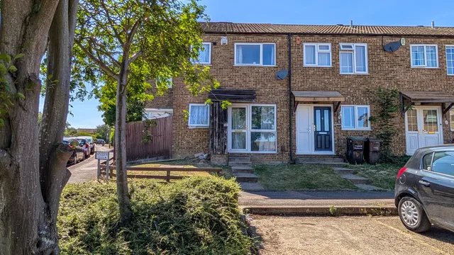 42 Apsledene, Gravesend DA12 5ED
