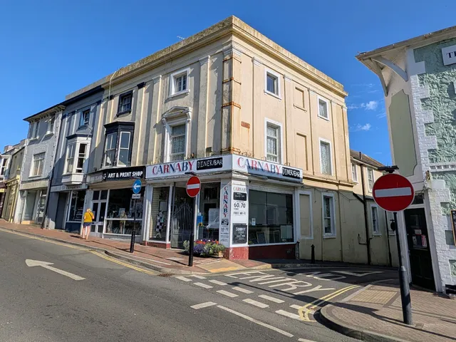 The Garden Flat & Shop 68 High Street, Ventnor PO38 1HE