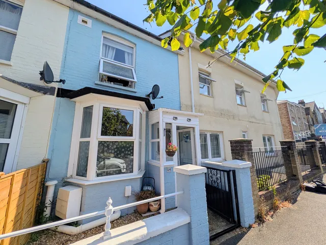 56 Victoria Road, Cowes PO31 7JJ