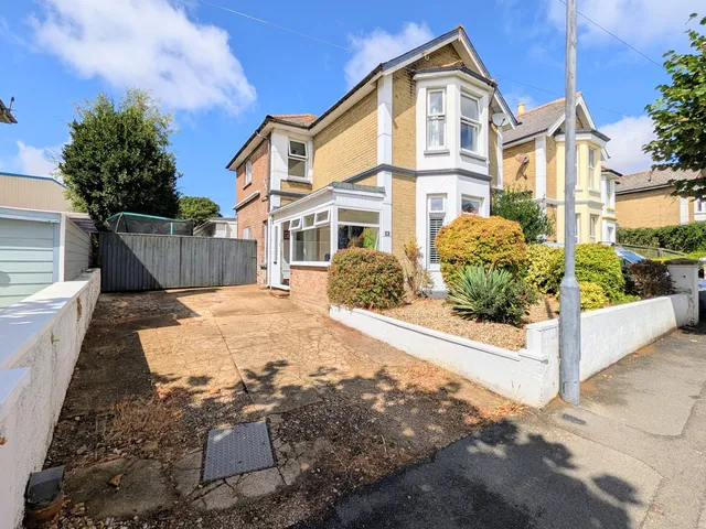 18 Wilton Park Road, Isle Of Wight PO37 7BT