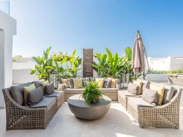 El Oasis Club, Marbella Golden Mile, Malaga, Spain
