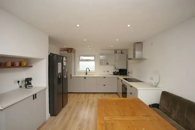 10 The Crescent, Berkeley GL13 9NY