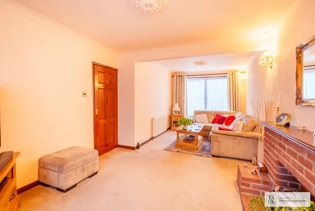 40 Macdonald Avenue, Hornchurch RM11 2NE