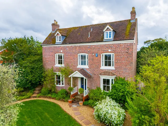 Rose Crown House Cleobury Road, Bewdley DY12 2QJ