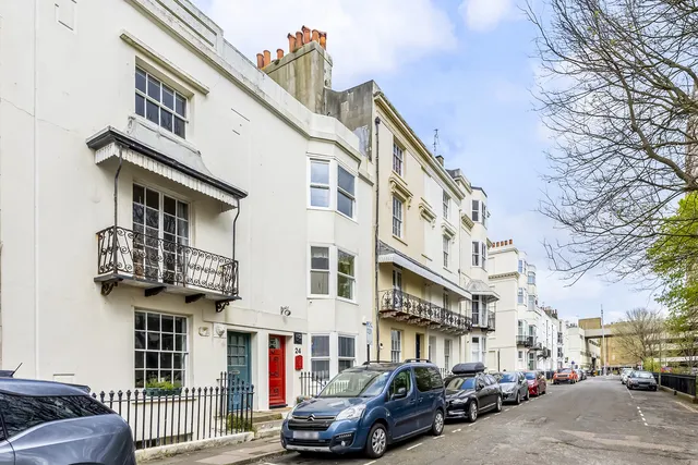 24 Russell Square, Brighton BN1 2EE