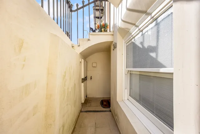 24 Russell Square, Brighton BN1 2EE