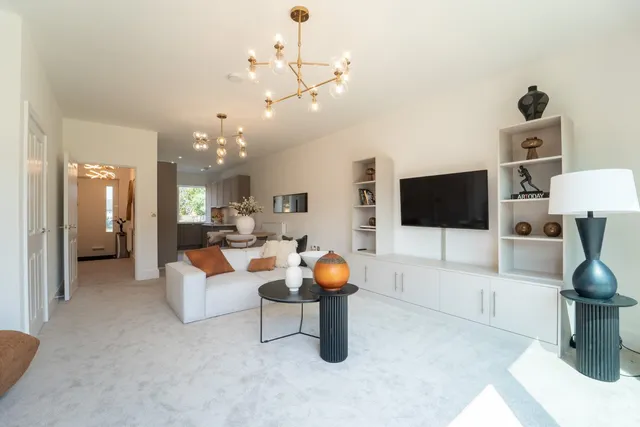 43 The Braithwaite, St James Park, Locksway Road