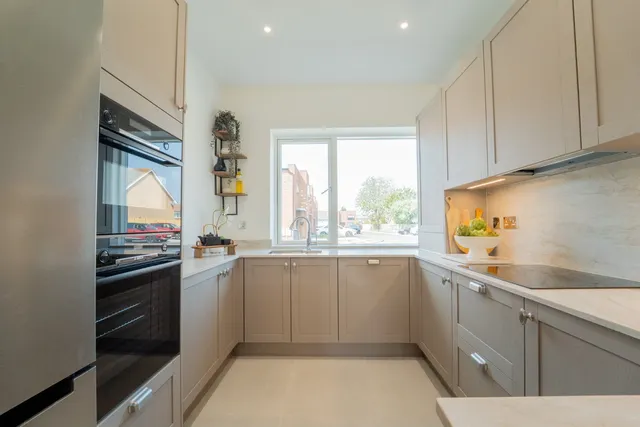 43 The Braithwaite, St James Park, Locksway Road