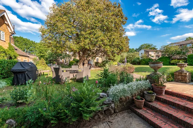 67 Oatlands Avenue, Weybridge KT13 9TL