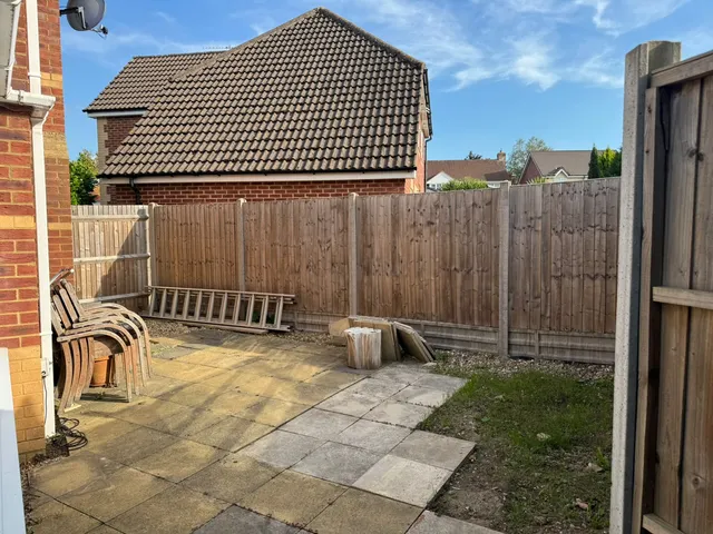 5 Salterns Road, Crawley RH10 7JE