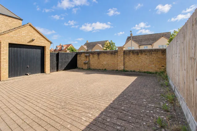 16 Goodrich Green, Kingsmead MK4 4HQ