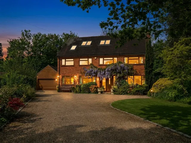 Willow Tree House Knowl Hill Common, Knowl Hill, Reading RG10 9YD