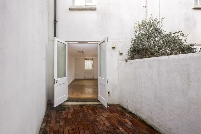 8 St. Georges Mews, Brighton BN1 4EU