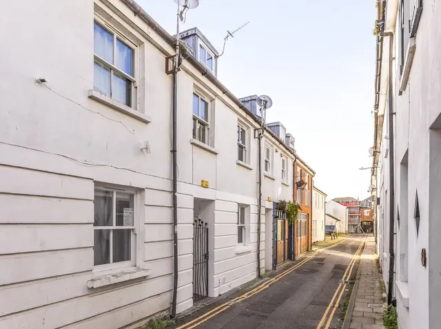 8 St. Georges Mews, Brighton BN1 4EU