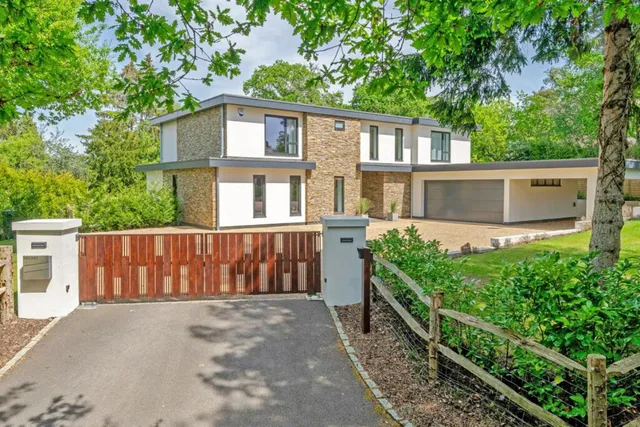 Malindi Grove Lane, Pulborough RH20 2RD