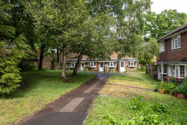 33 Walton Heath, Crawley RH10 3UE