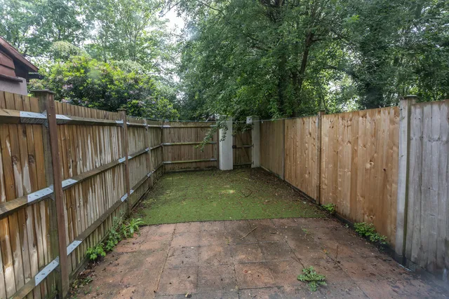 33 Walton Heath, Crawley RH10 3UE