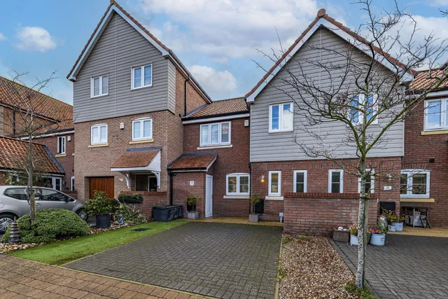 36 The Quays, Burton Waters, Lincoln LN1 2XG