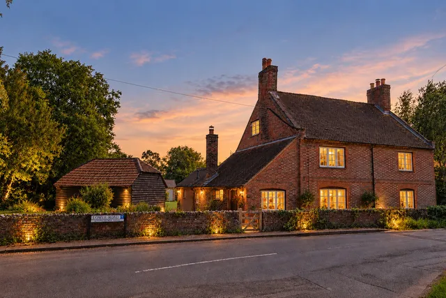 1 Lower Road, Old Bedhampton PO9 3LH