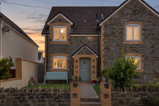 46 South View Crescent, Bristol BS36 2LP