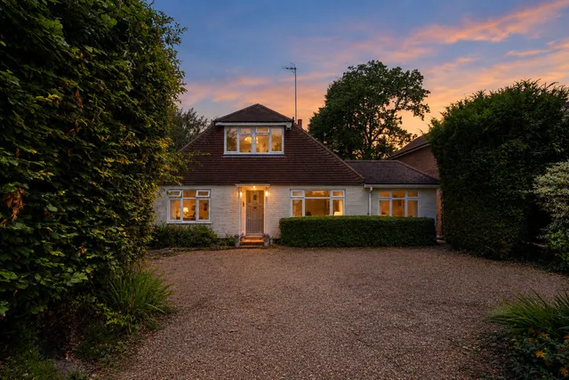64 Copthorne Road, East Grinstead RH19 2NU