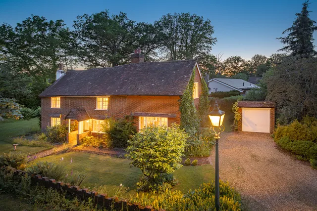 Walnut Tree Cottage Highlands Lane, Woking GU22 9PU