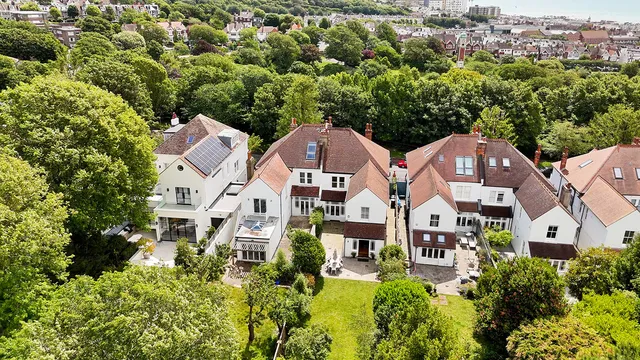 27 West Drive, Brighton BN2 0QU